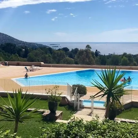 公寓 Ground Floor With Sea View And Pools In Cap Esterel *
